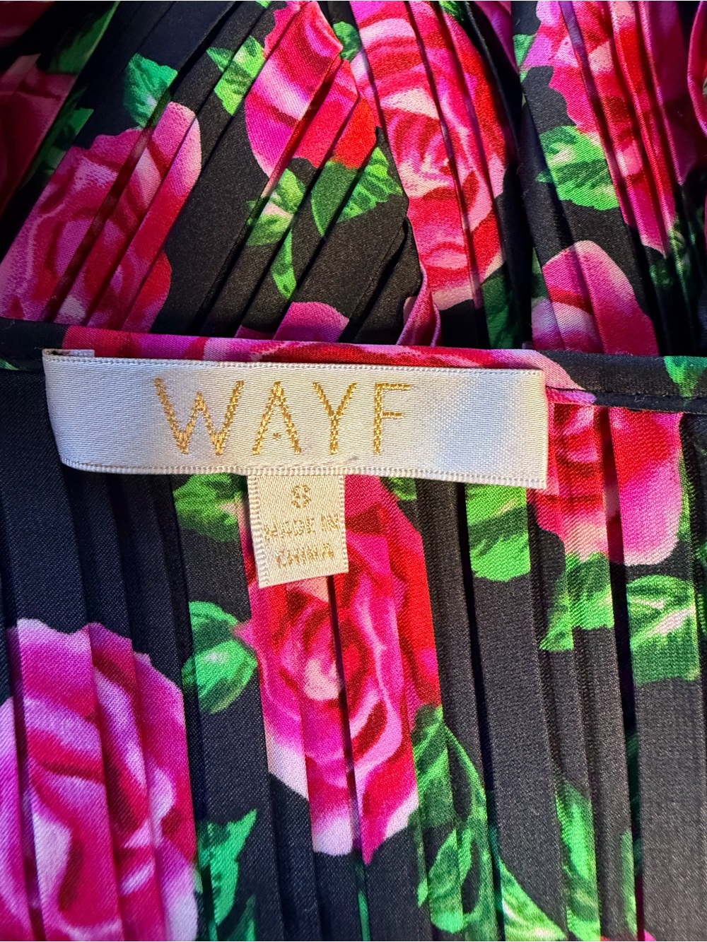 WAYF Red Roses Pleated Mini Dress Floral Tiered Puff Sleeve Size M - Picture 4 of 7